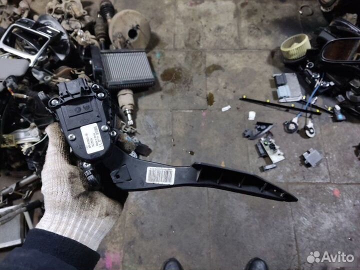 Педаль газа Geely Emgrand Ec7