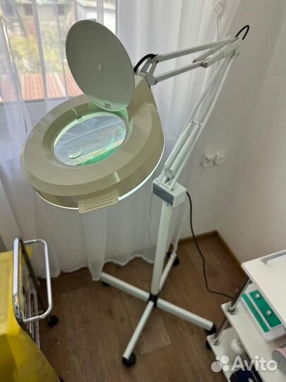 Лампа лупа медицинская для косметолога
