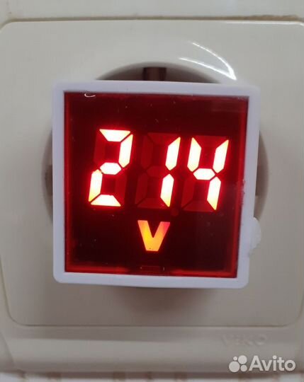 Вольтметр в розетку