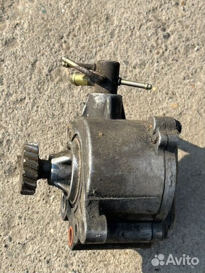 Насос вакуумный на 4м41 Митцубиси Паджеро 3