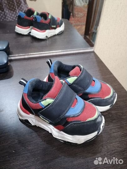 Кроссовки детские