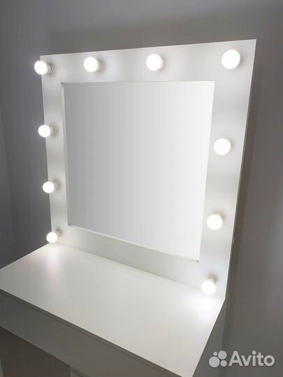 Гримерный столик с зеркалом 80/80