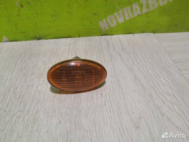 Повторитель на крыло желтый Субару Форестер 10