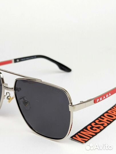 Солнцезащитные очки Prada