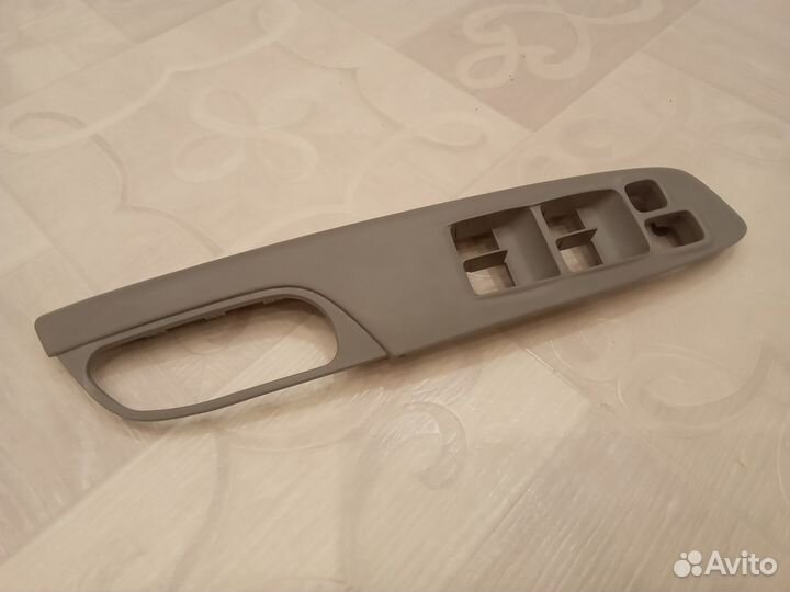 Накладка кнопок стеклоподъемника Nissan Serena C24