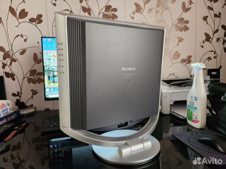 Монитор Sony SDM-HX75