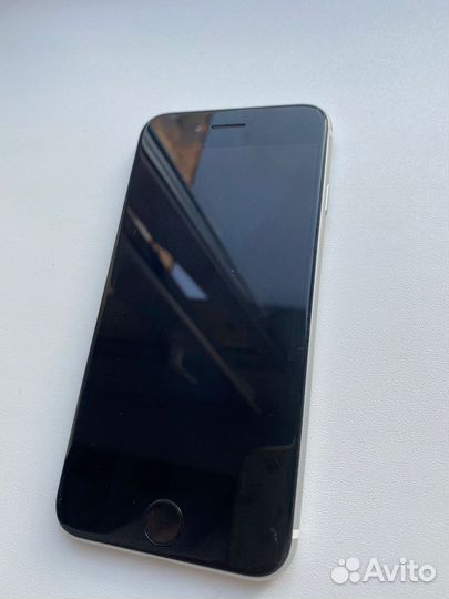 Телефон iPhone se 2020