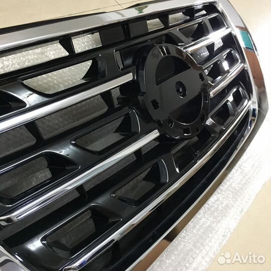 Nissan Patrol Y62 Решетка радиатора L1KQ9