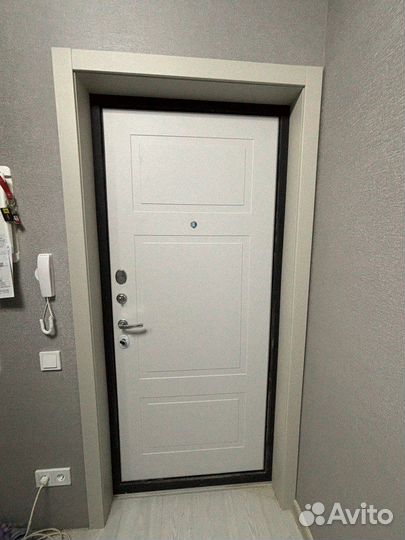 Дверь входная в квартиру