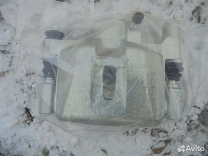 Суппорт задний правый Toyota Harrier MCU15 1MZ-FE