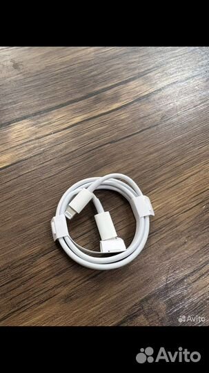 Оригинальный провод на iPhone