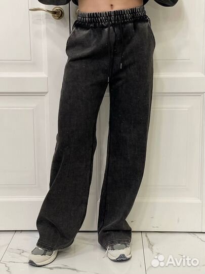 Спортивный костюм со стразами