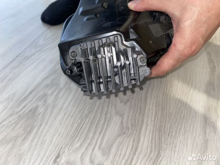 Фара передняя правая Tesla Model 3 посла 2017 г