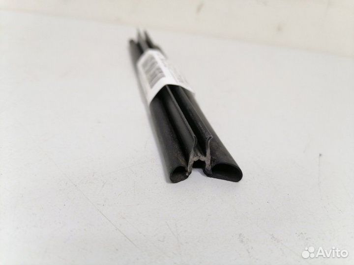 Уплотнитель (бархотка ) задний правый Opel Astra