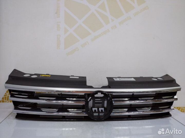 Решетка радиатора Volkswagen Tiguan 2 AD1 до