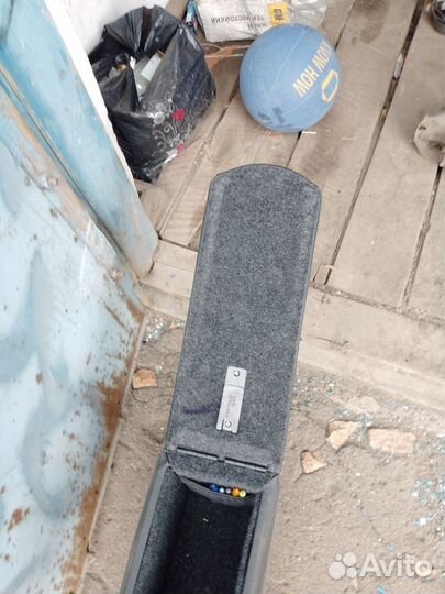 Подлокотник на Тойота платц