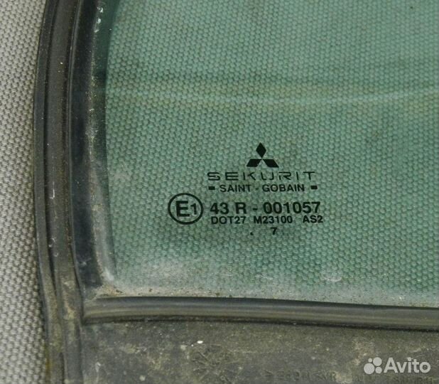 Форточка двери задней правой Carisma