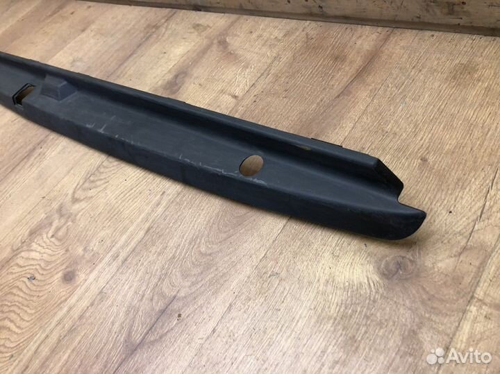 Накладка заднего бампера Toyota Land Cruiser (120)