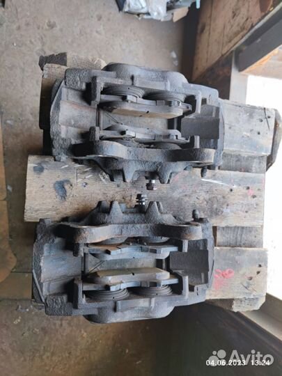 Тормозные суппорты Mitsubishi pajero 3.2d/3.8бенз