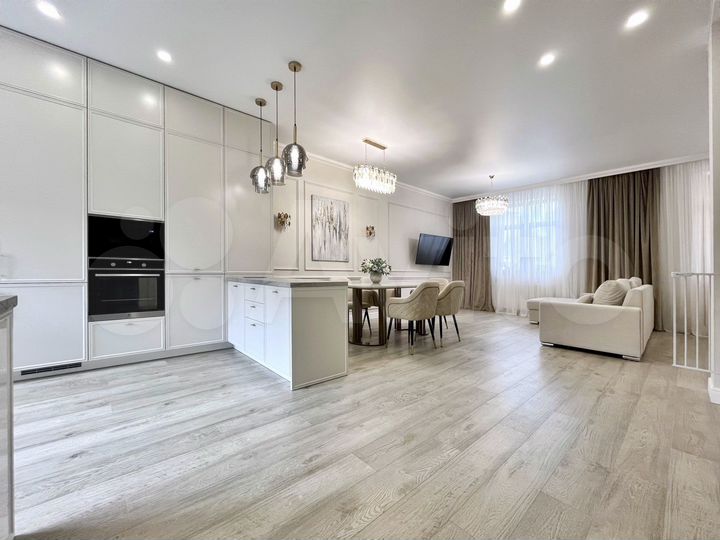 Коттедж 221 м² на участке 4 сот.