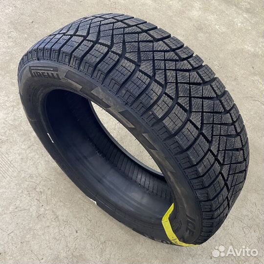 Pirelli Ice Zero FR 215/55 R18 99H