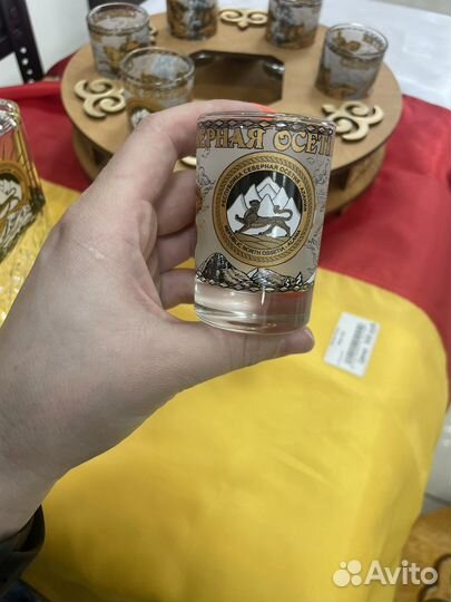 Графин с рюмками на подставке