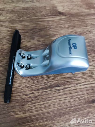 Зарядное устройство для аккумуляторов типа AA/AAA