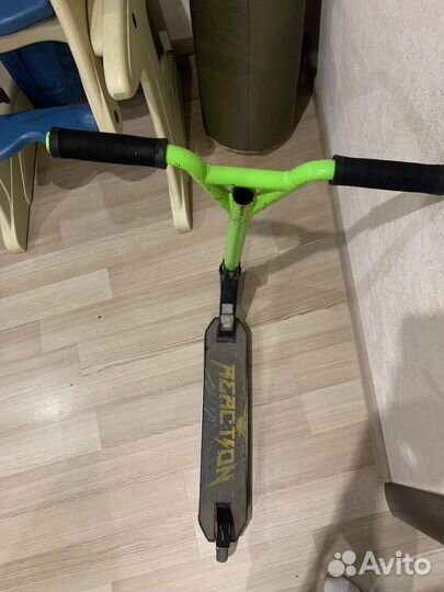 Трюковой самокат reaction