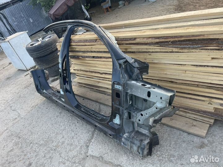 Центральная стойка правая с порогом mercedes w213