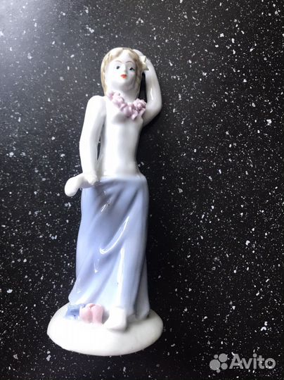 Статуэтка фарфор