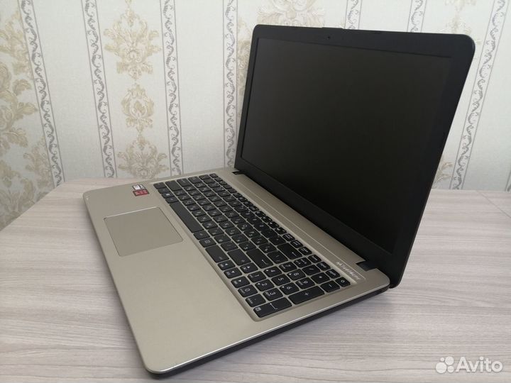 Ноутбук Asus/ 4х ядерный/ Windows 10