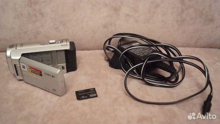 Видеокамера Sony DCR-SX40E