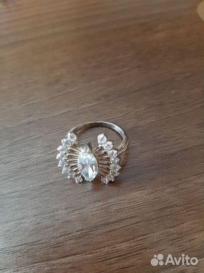 Серебряные серьги и кольцо