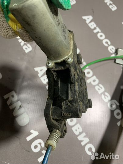 Стеклоподьемник передний Опель Корса д с дефектом