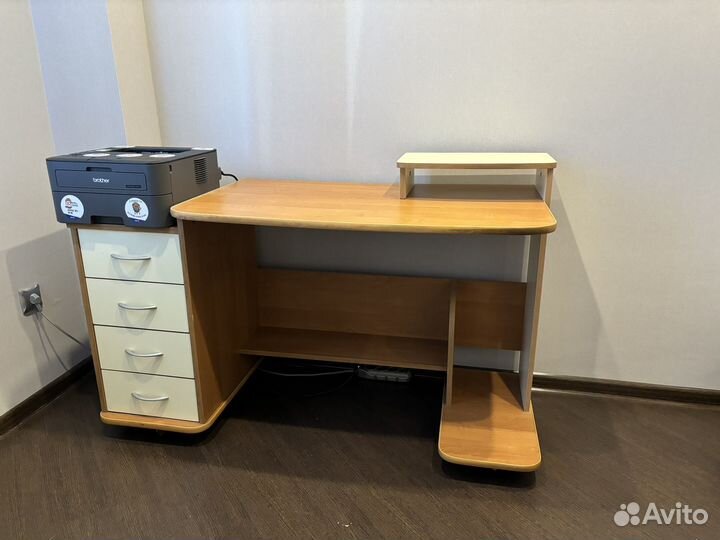 Компьютерный стол