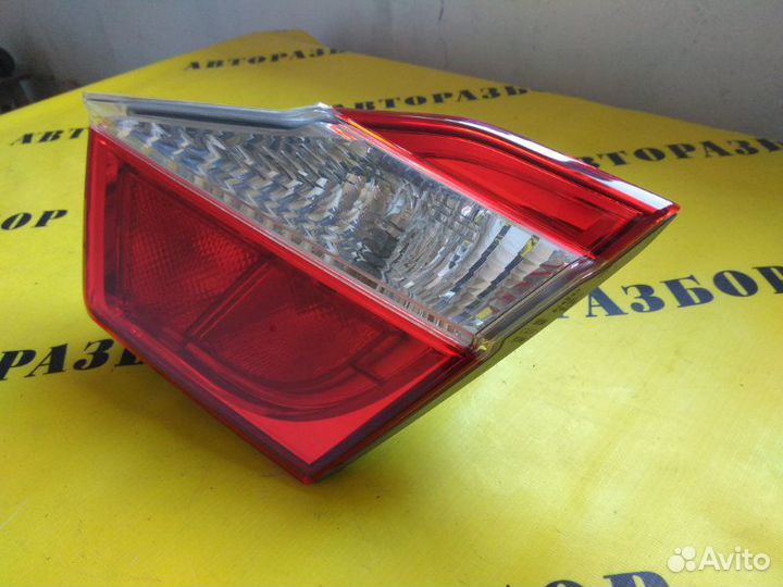Фонарь задний правый внутренний Toyota Camry 50