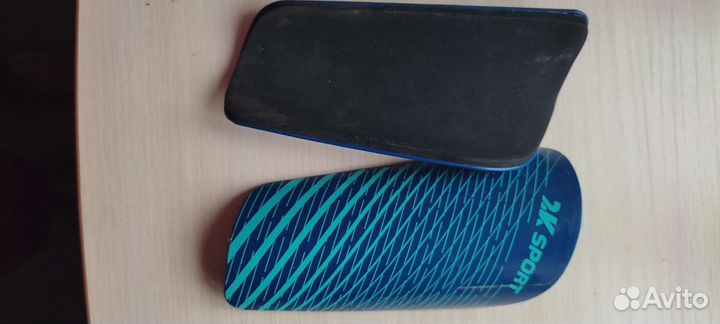 Щитки футбольные