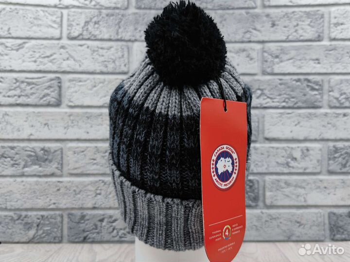 Шапка вязаная с пумпоном Canada goose серая