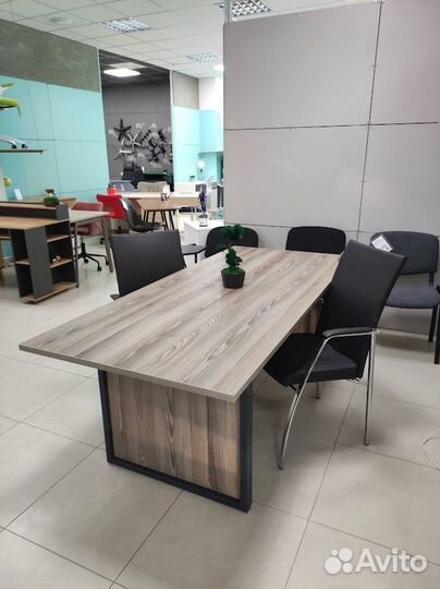 Стол для переговоров