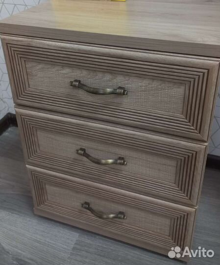 Тумба прикроватная