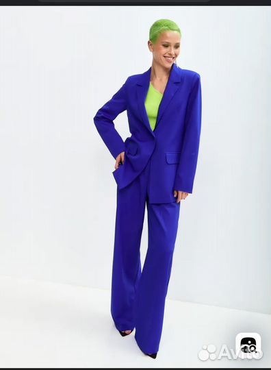 Брючный костюм женский. Размер 48