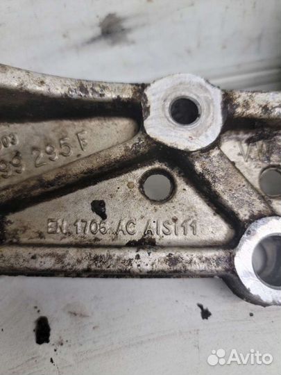 Рычаг подрамника правый Skoda Octavia A5 1Z 2004