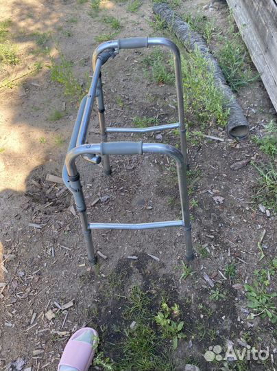 Ходунки регулирует высоту и ширину