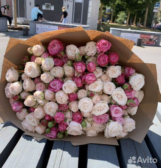 Кустовые пионовидные розы букет