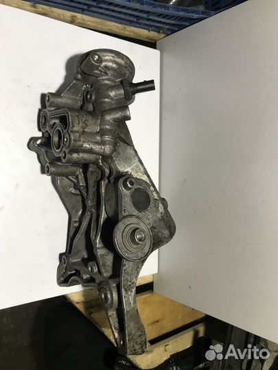 Кронштейн генератора Volkswagen Passat B6