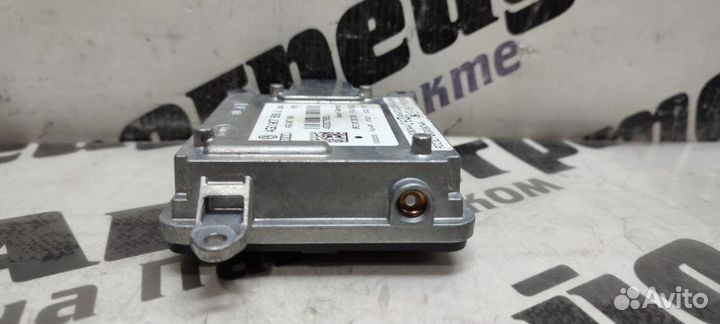 Радар ассистента смены полосы движения правый Audi