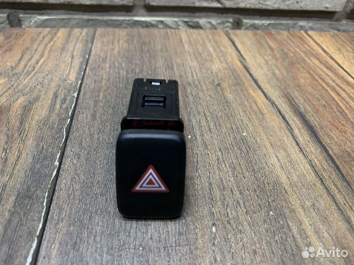 Kia Optima IV Кнопка аварийной сигнализации