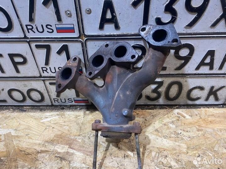 Выпускной коллектор Renault Logan 1.6 2008