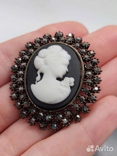 Брошь - подвеска Камея