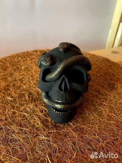 Декор из гипса. Статуэтка череп. Хеллоуин